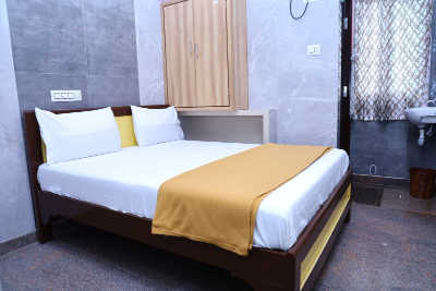 SKV Residency, Budget Friendly Hotel rooms at Srikalahasti